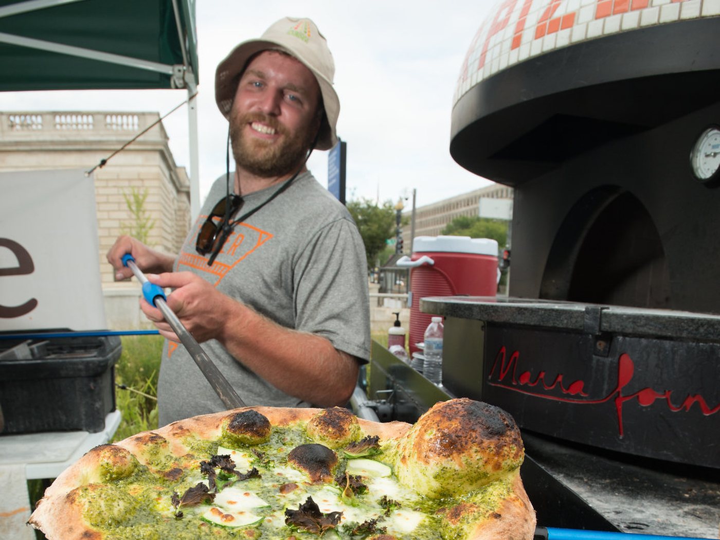 Four à pizza en chauffe